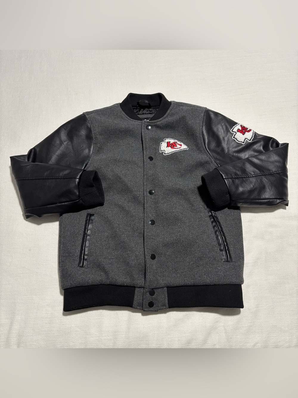 Kids Ultra Game Kansas City Chiefs Varsity Bomber Jacket | Gray/Black | 18-20